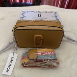 BRAND NEW CROSSBODY CAMERA BAG