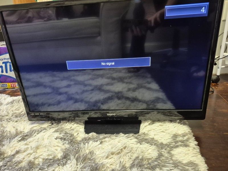 Sanyo TV With Remote