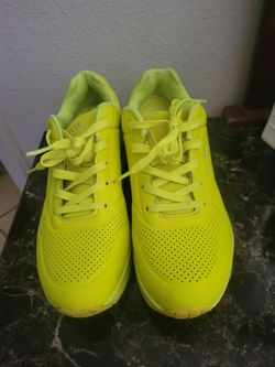 Womens Skechers size 7.5