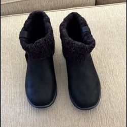 SKECHERS SLIP IN ANKLE BOOT