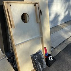Cornhole set