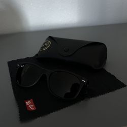 Ray-Ban RB2132 NEW WAYFARER