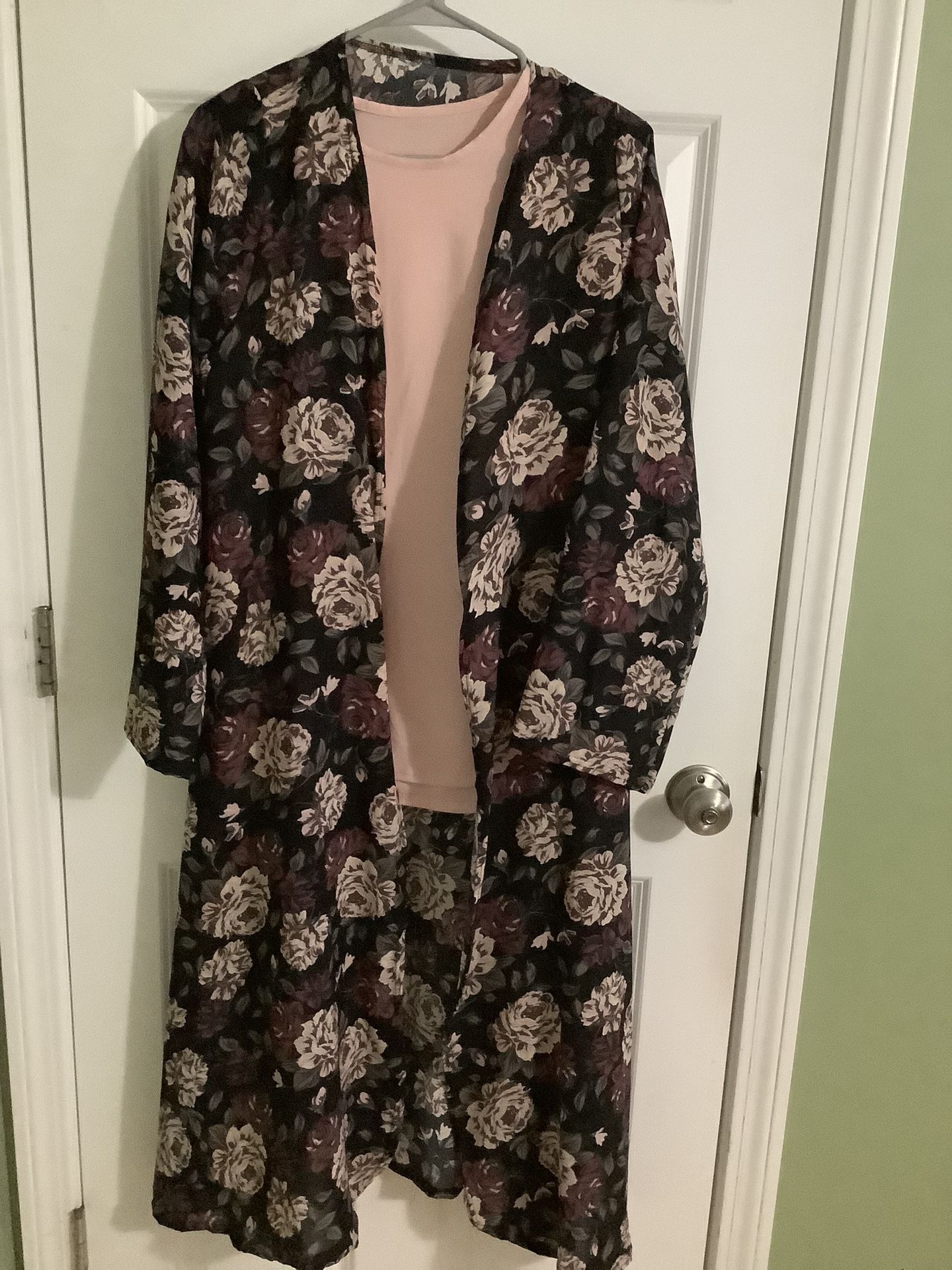 Beautiful Brand New Two Piece Set Shirt And Cardigan With Belt