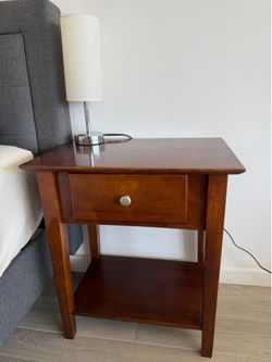 Shaker Nightstand with Drawer – Walnut Brown