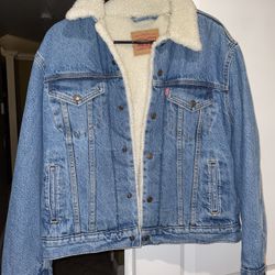 New Levi’s Trucker Sherpa Jacket Size Medium Womens 