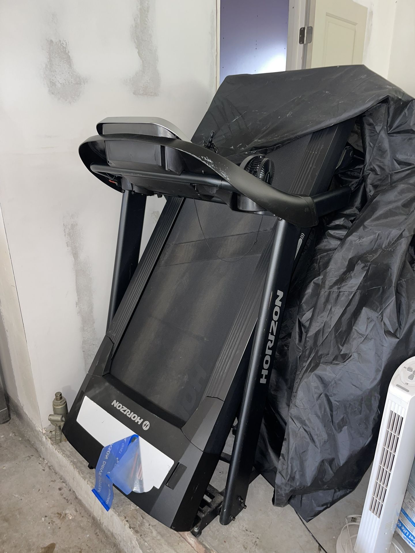 Horizon Adventure Treadmill