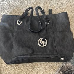 Micheal Kors Purse 