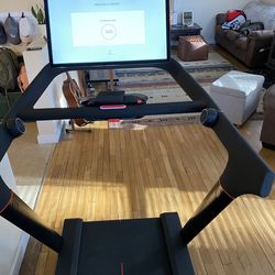 🔥 Peloton Tread – Like New (Under 100 Uses) 🔥