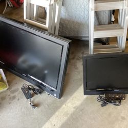 Flat Screen TVs Vizio 1  22 Inch The Other Is A 32 Inch With Remotes