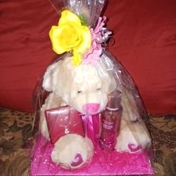 Nice For Gift Bear, VICTORIA SECRET CHROME PEONY MIST AND HEART NECKLACE WITH STUDS $50