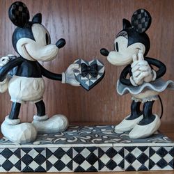 Black And White Mickey And Minnie Jim Shore Figurine With Box