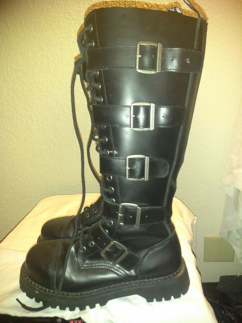 Demonia Riot -20 Men Knee High Combat Boots