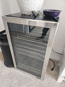 Newair minifridge