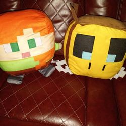 2 Minecraft Plushes