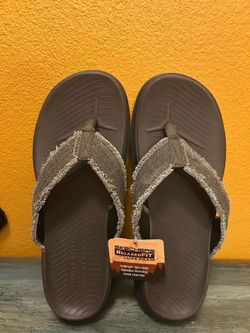 New Size 12 Men’s Sketcher Relaxed Fit Flip Flops.