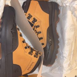 Men’s 8.5 timberlands Waterproof Mid Boots 