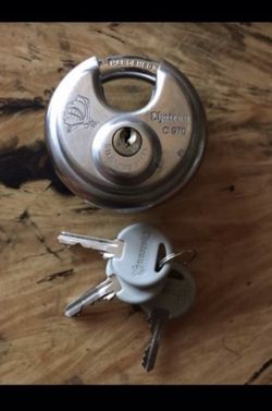 Vintage Chateau C 970 padlock with keys
