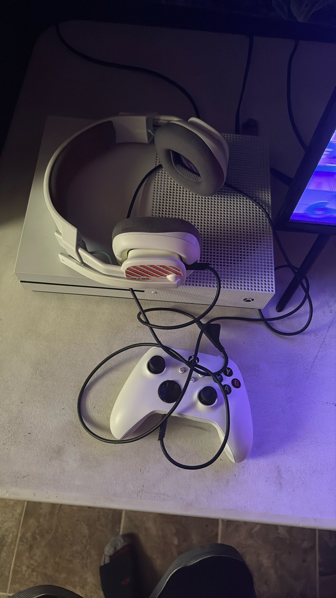 Xbox One S With Astro a10 headset
