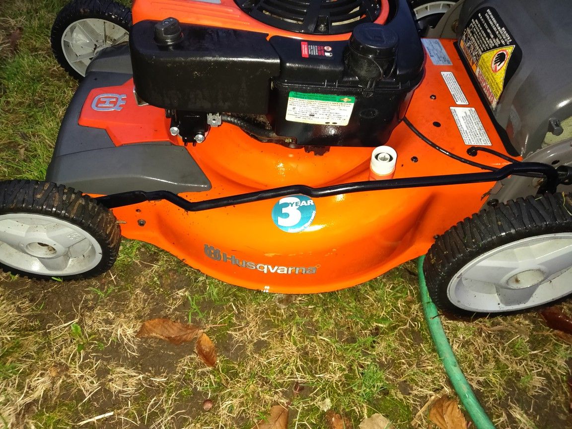 Husqvarna hu775h selfpropelled 3 in 1 lawn mower for Sale in