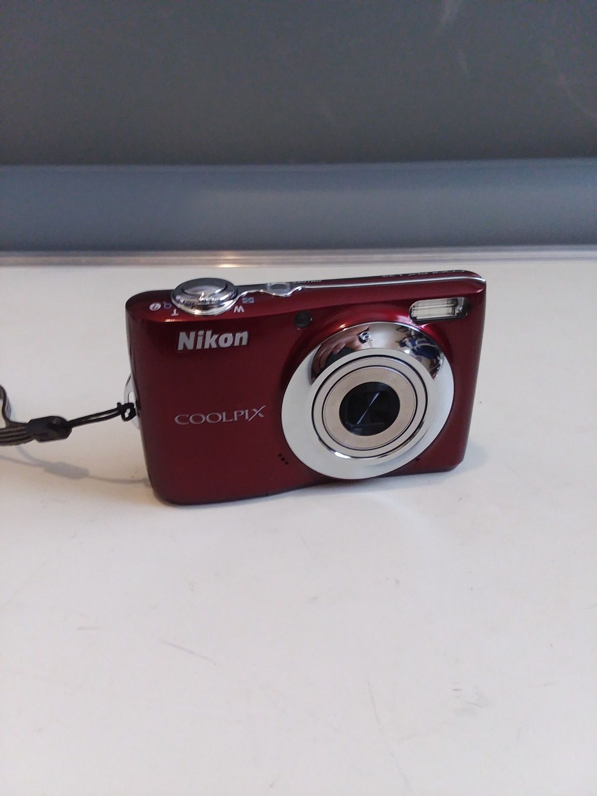 Nikon CoolPix L22 12MP 3.6x Zoom Digital Camera - Red With Menory Card 4GB.