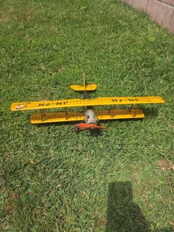 Collectable metal plane