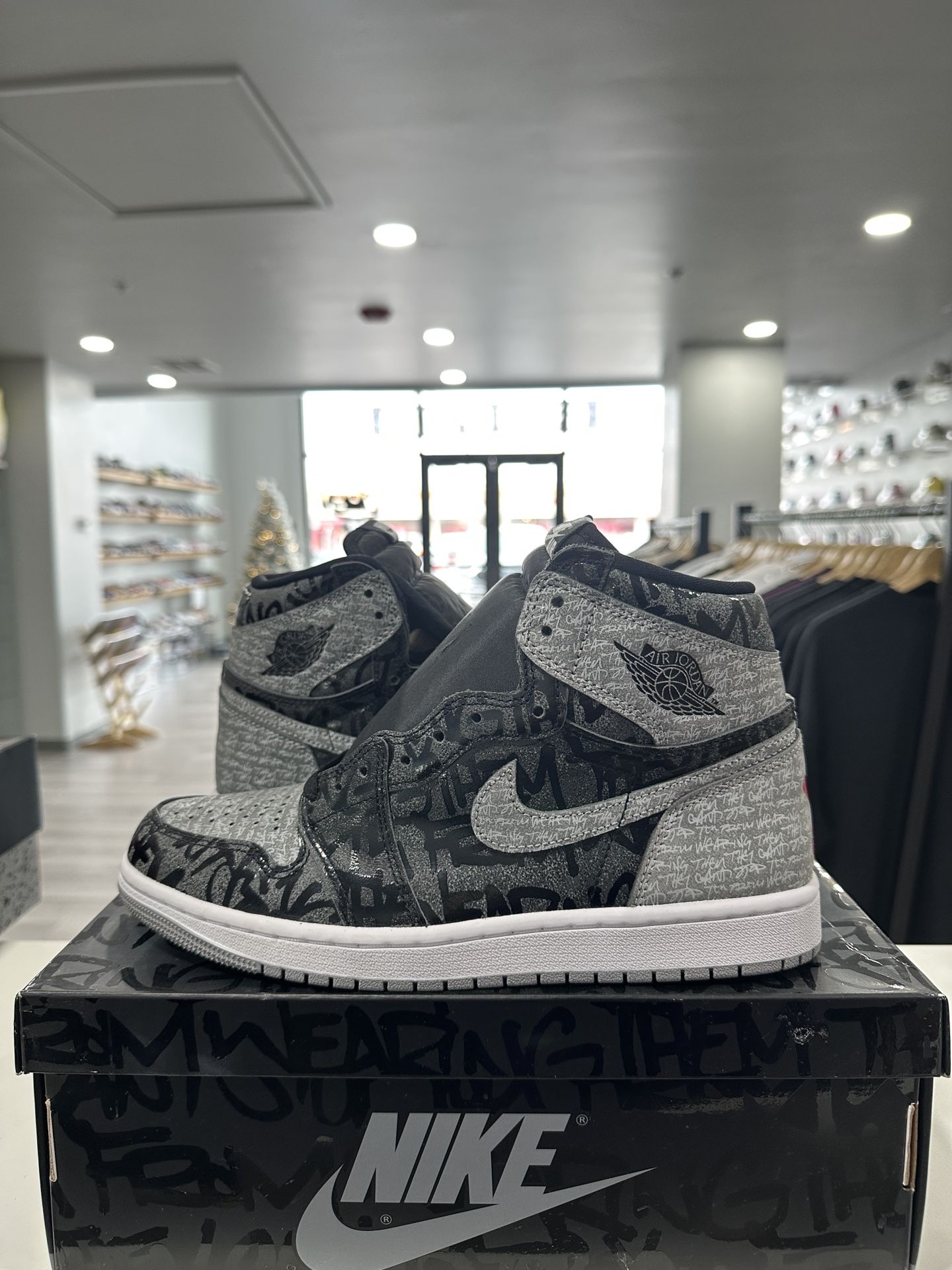 Brand New Jordan 1 Retro High OG Rebellionaire size 8.5M
