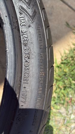 Tire 295/35zr21