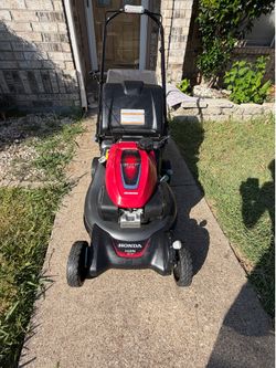 HONDA LAWN MOWER  Sefl propelled