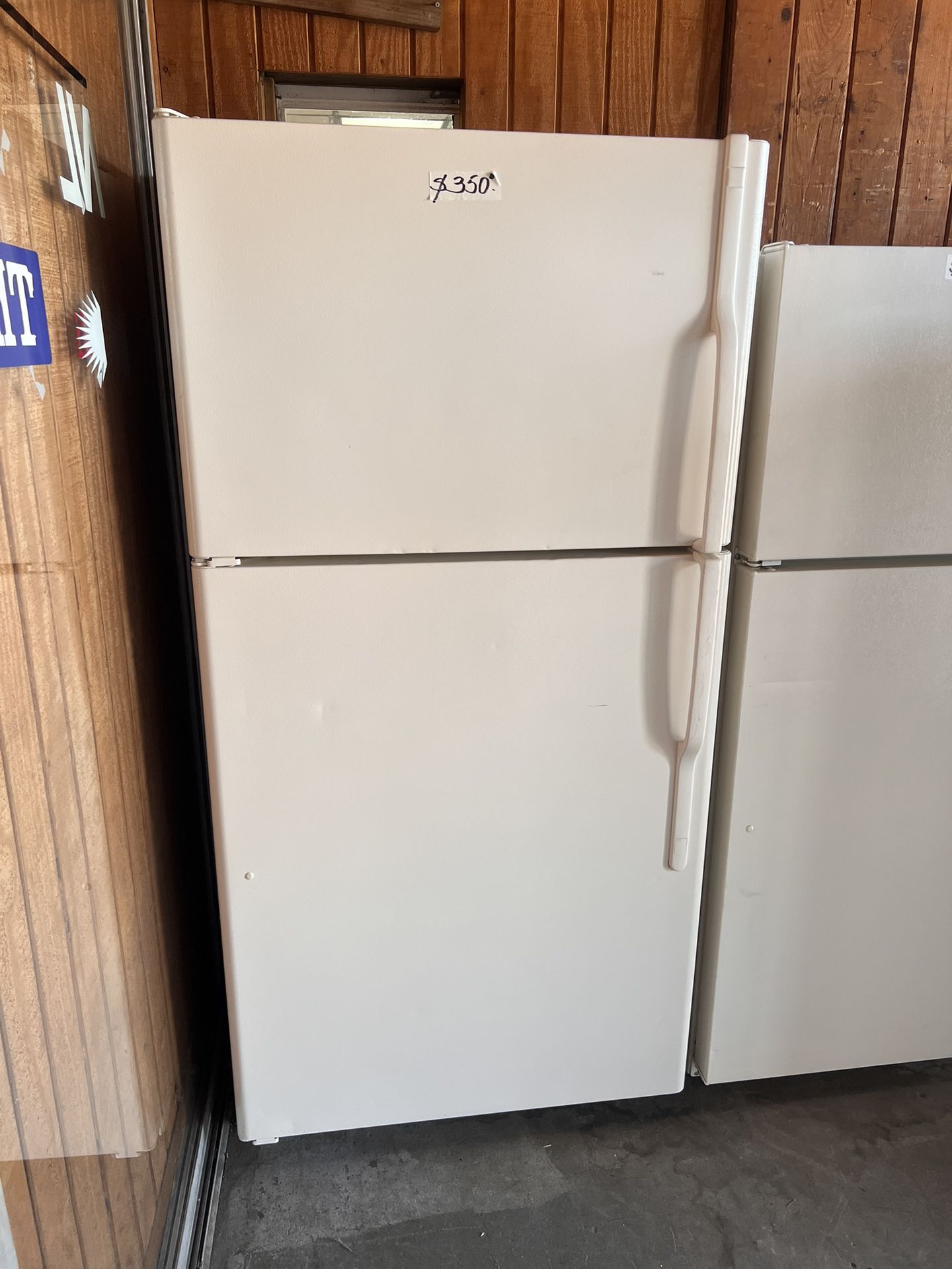 33” Wide Beige Refrigerator Top Freezer Working Condition 