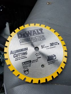 NEW DeWALT 5-3/8" 30T Carbide Aluminum/ NON FERROUS Cutting