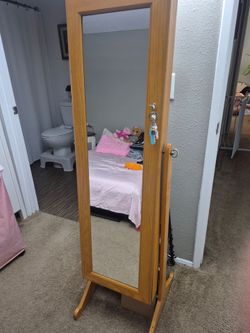 Jewelry mirror