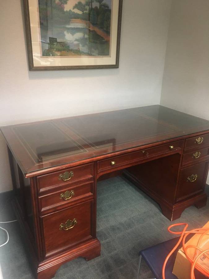 Exceptionally crafted Office Desk (Delivery Included)