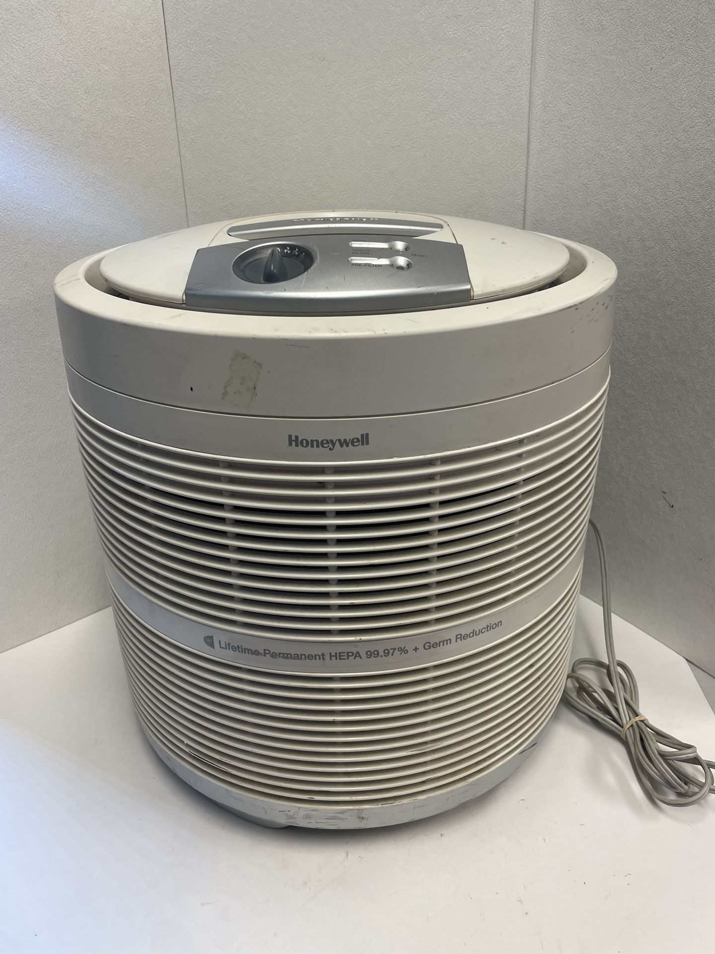 Honeywell Air Purifier HEPA Filter & Pre-Filter 50250 White 3 Speed