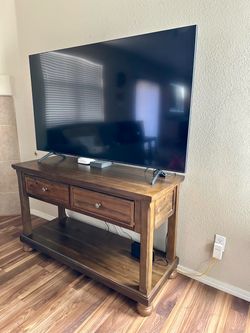 65” Samsung Crystal UHD 7 Series TU700D 4K Smart TV with Wooden Entertainment Table