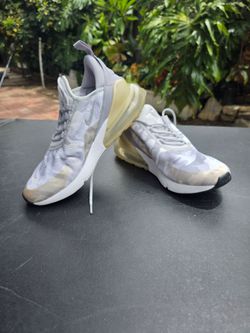 NIKE size 10 woman