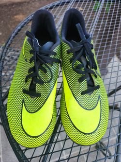 Nike cleats size 6Y