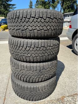 Set of 4 Nokian Hakkapeliitta Studded Winter Tires – 255/55R17 – Great Tread!