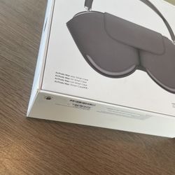 AirPod Maxes 