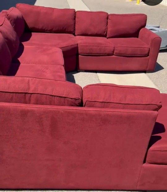 Living Spaces Aspen Sectional Couch + FREE DELIVERY