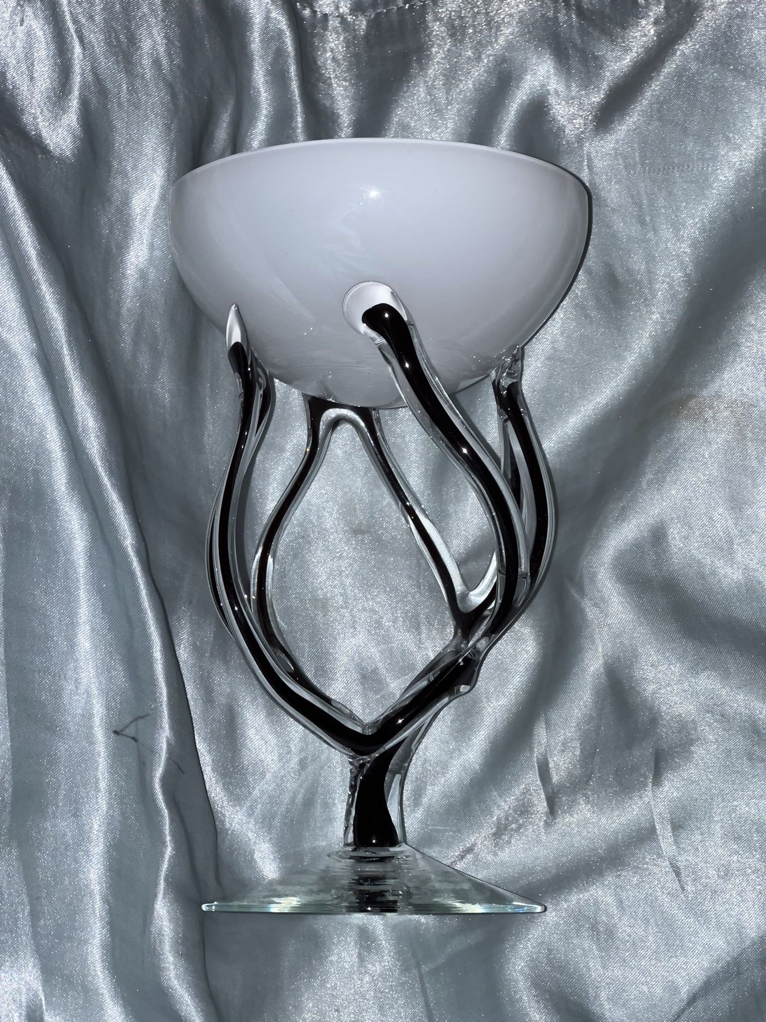 Josefina Krosno Poland White Black Art Glass Jellyfish Dish Twist Stem 6 1/2”H