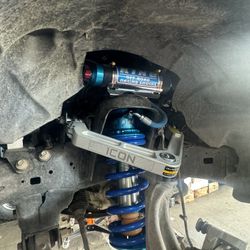 KING SHOCKS IN STOCK FOR ALL VEHICLE APPLICATIONS MESSAGE ME WHAT YOU NEED PAYMENT PLANS AVAILABLE❗️