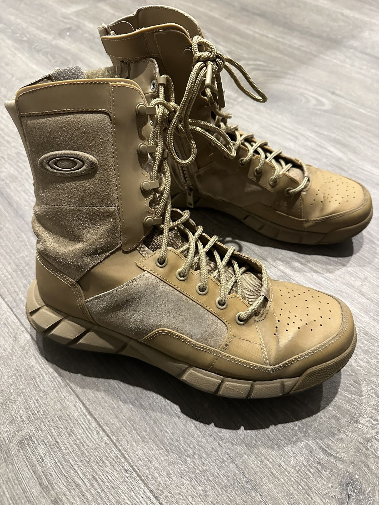 Men’s Tan Oakley Boots Size 9.5
