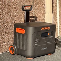 Jackery Explorer 2000 Plus - Lots Of Extras