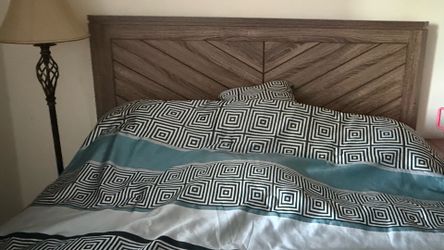 Queen bedroom set; mattress and headboard and 2 nightstands