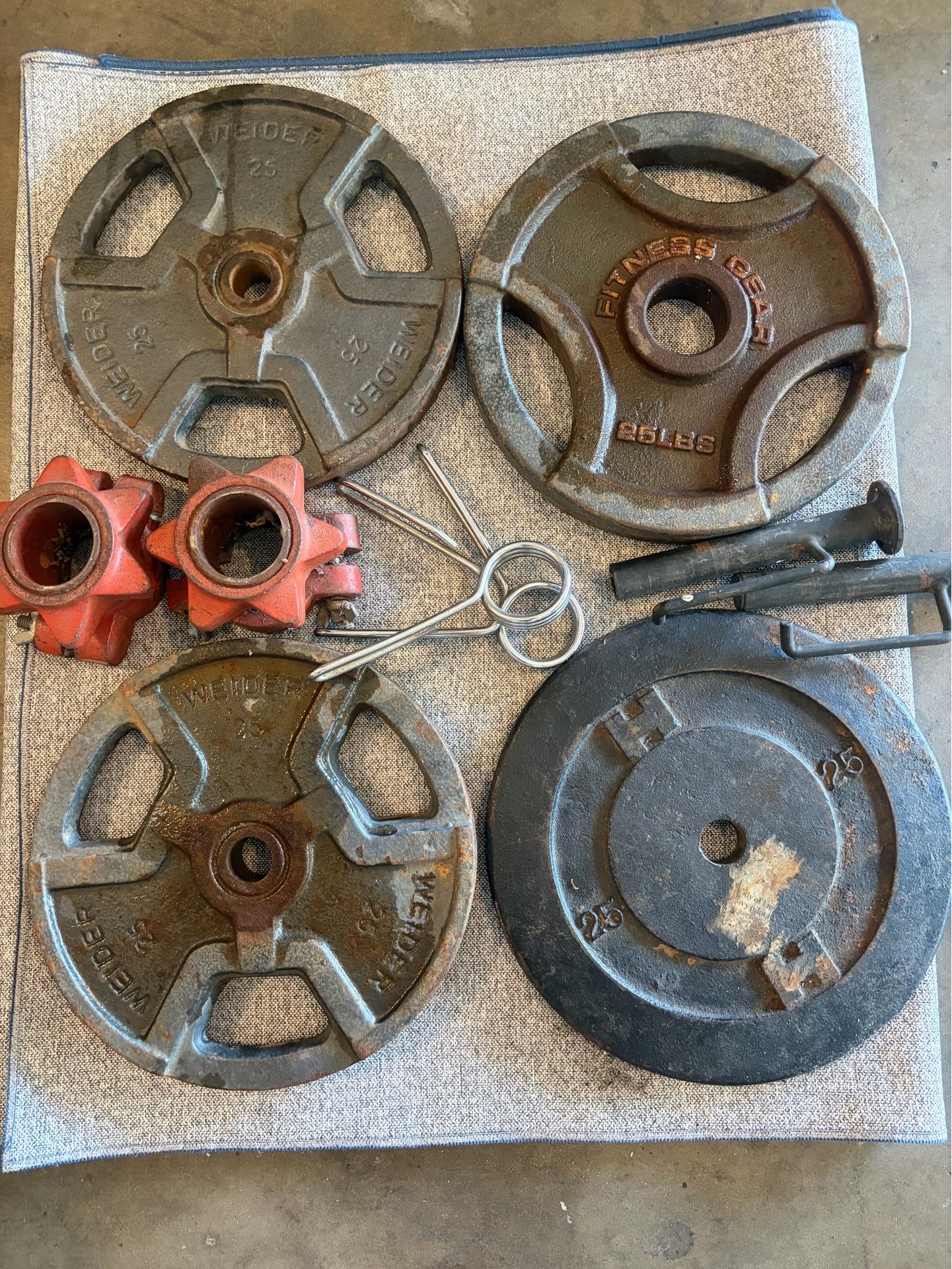 (4) standard 25Lb plates with accessories