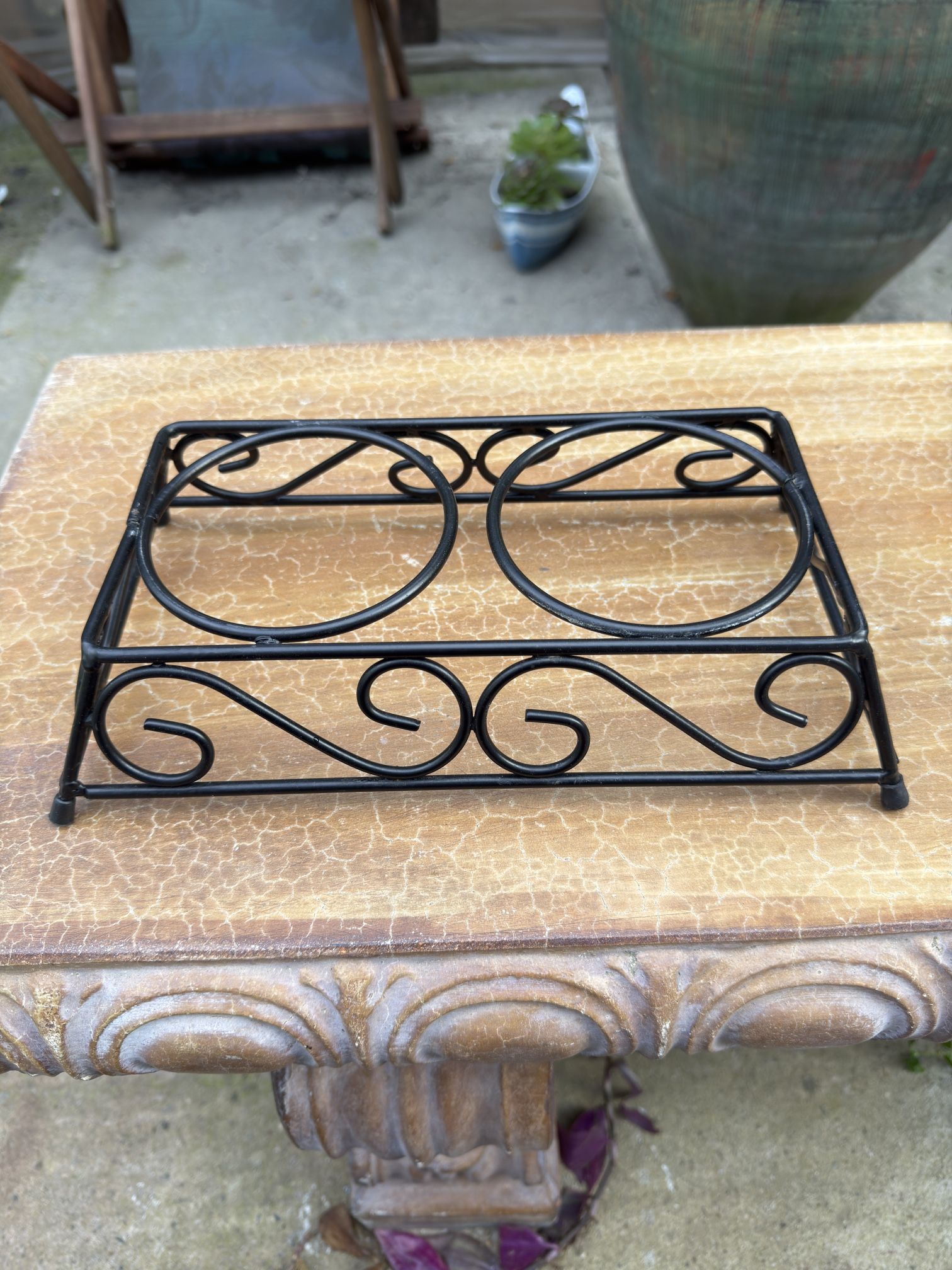 Wrought iron metal double pet bowl feeder
