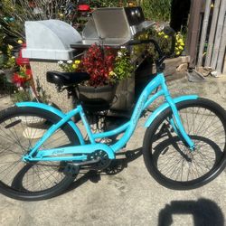 Nice ladies, cruising bike 26 inch wheels