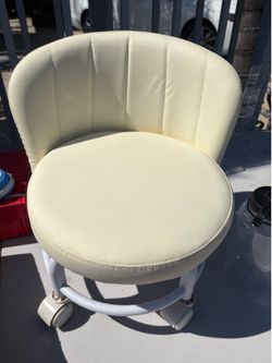 Salon stool