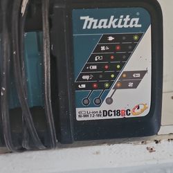 Makita  Charger  
