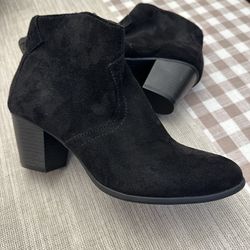 Black suede ankle Boots